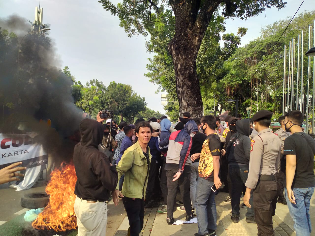 Bakar Ban Depan Balkot, GENTAR: Pecat Komisaris Ancol!