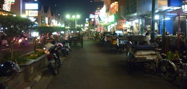 Selain Dipaksa Tutup Warung Lesehan Ketok Harga Makanan Turis Akan Dicabut Izinnya