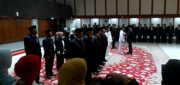 Lantik 16 Pejabat, Anies Ingatkan Harus Sevisi dengan Gubernur