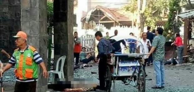3 Gereja di Surabaya Dibom, 2 Tewas 13 Luka-luka