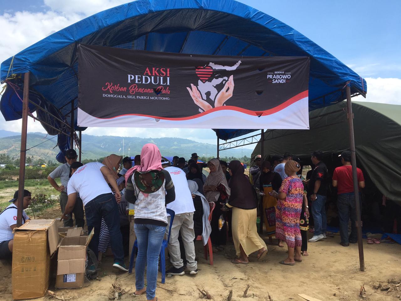 Ringankan korban gempa dan tsunami di Palu, Donggala, dan Sigi, Sulawesi Tengah (Sulteng) Sekretaris nasional (Seknas) Pasangan Prabowo-Sandi berikan bantuan